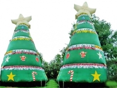 Hatalmas felfújható karácsonyfa