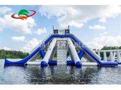 Úszó felfújható vízipark csúszda
